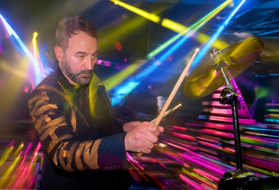 Percussionist under crossing stage beams